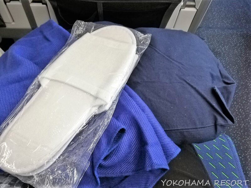 ANA A380 フライングホヌ エコノミー アメニティ スリッパ ブランケット 枕