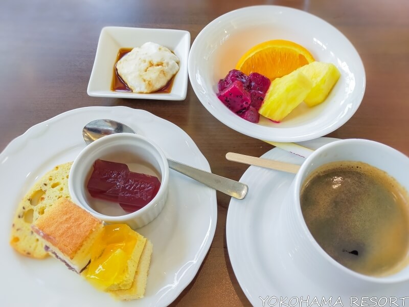 メルキュールホテル沖縄那覇 朝食ブッフェの食後のコーヒーとデザート