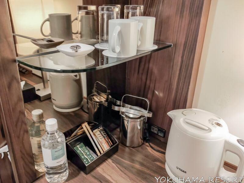 メルキュールホテル沖縄那覇 客室にあるお茶セット