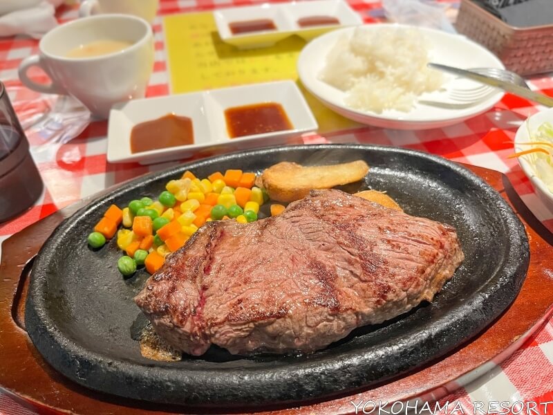 沖縄県本部町 ステーキマンで食べた肉厚でおいしそうなステーキ