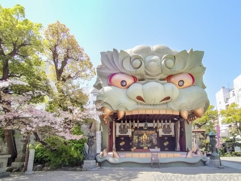 難波八坂神社の鬼の顔のような獅子の舞台