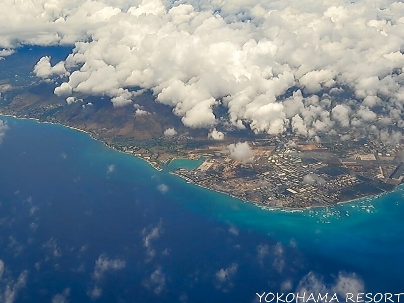サウスウエスト航空から見たオアフ島上空からの青い海と陸地