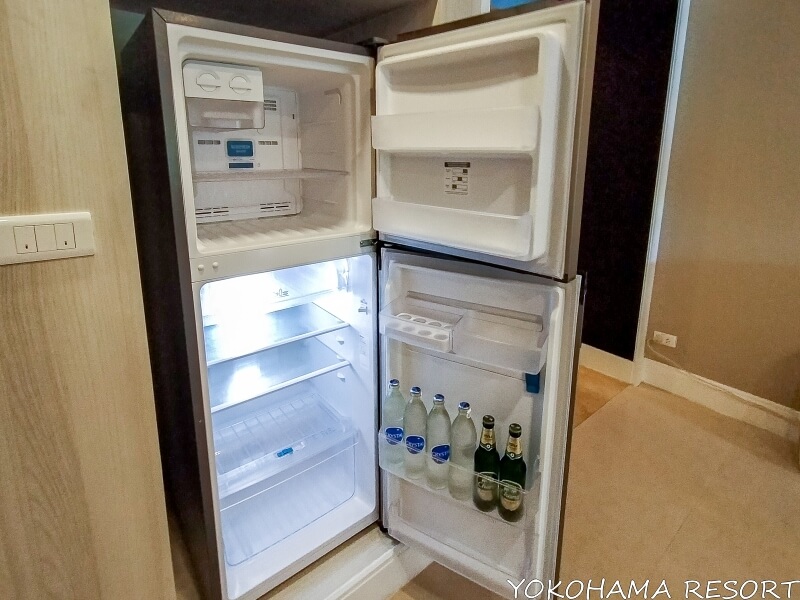 ２ドアの大型冷凍冷蔵庫