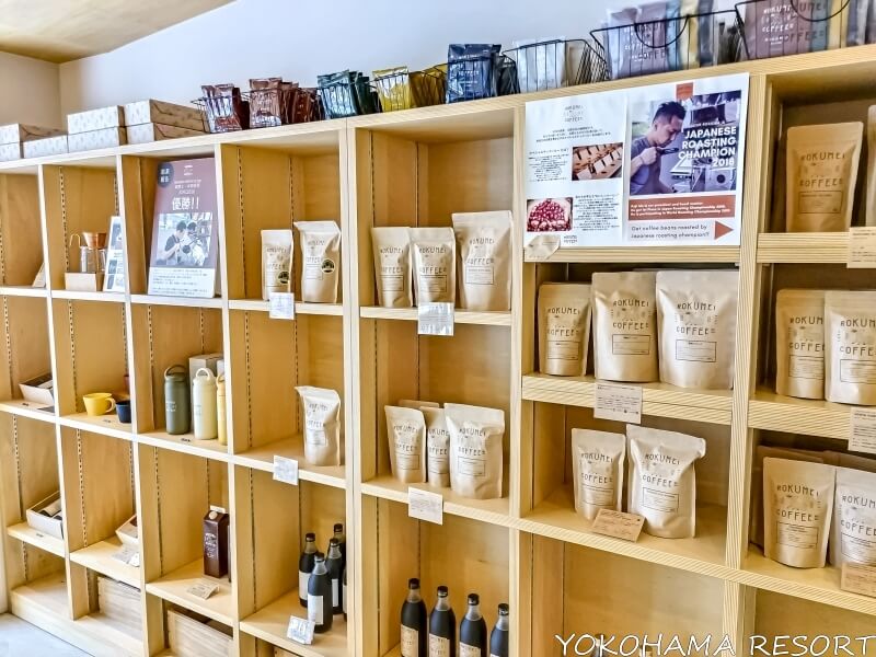 コーヒー豆が並ぶROKUMEI COFFEE店内