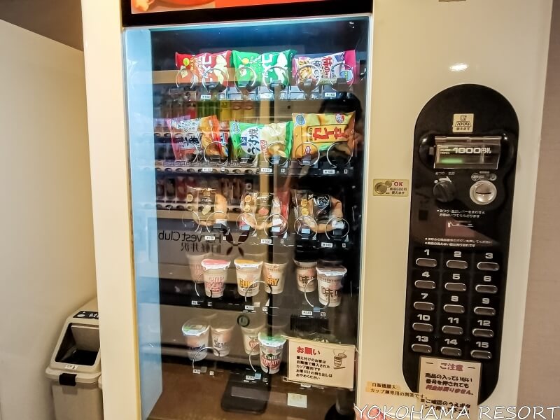 スナックやカップ麺の自販機