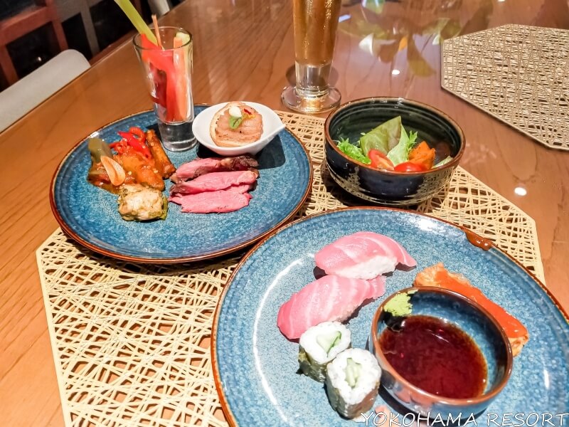 さらに盛り付けた料理