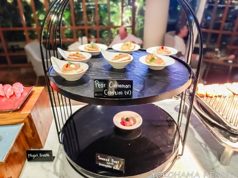 小皿に盛り付けられた料理