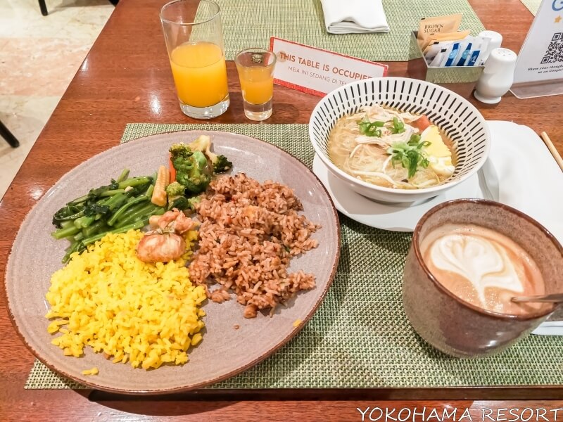 さらに盛り付けた料理