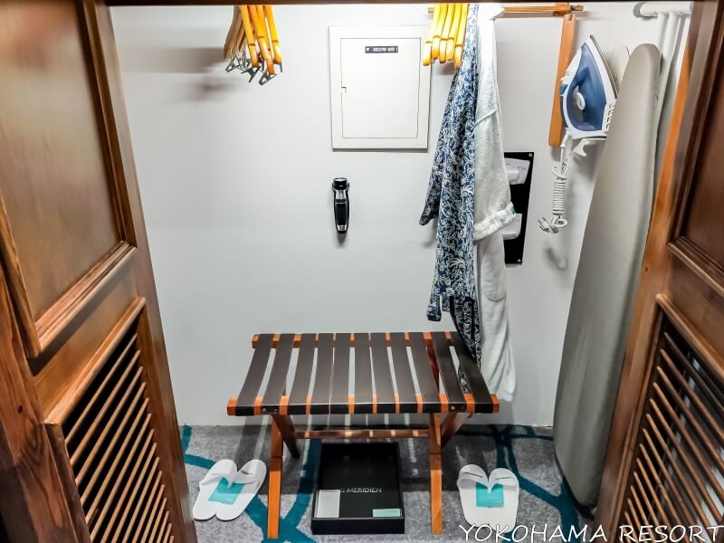 ベッドルームのクローゼット