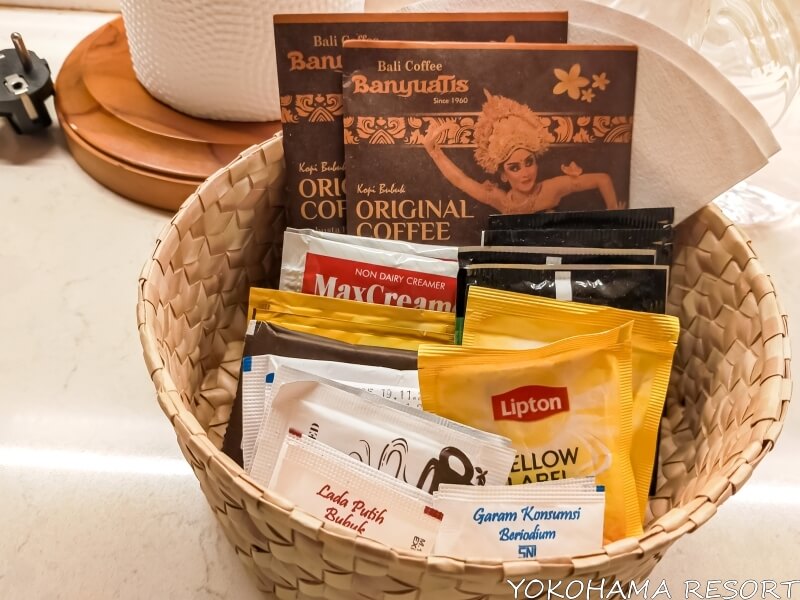 コーヒーとティーバッグ