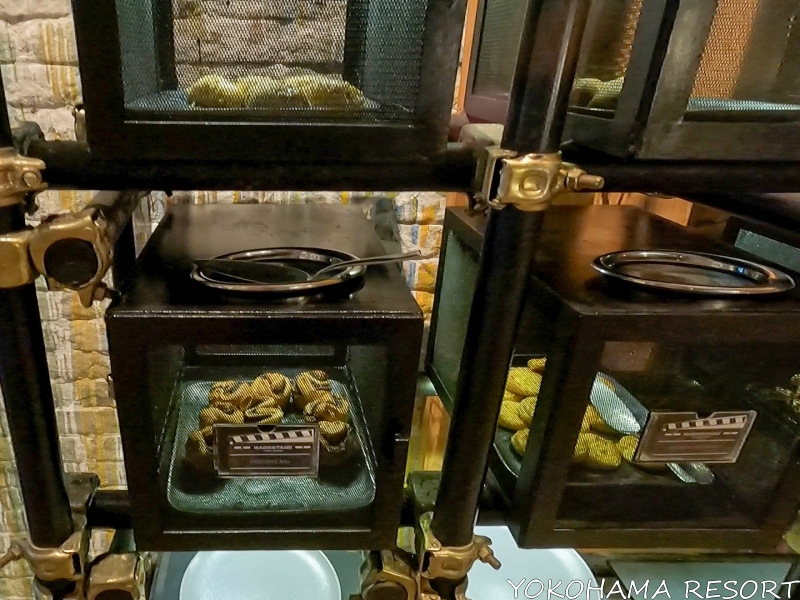 ケースに入ったパンコーナー