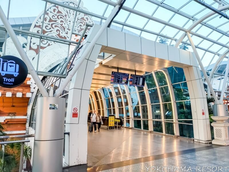 デンパサール国際空港入口