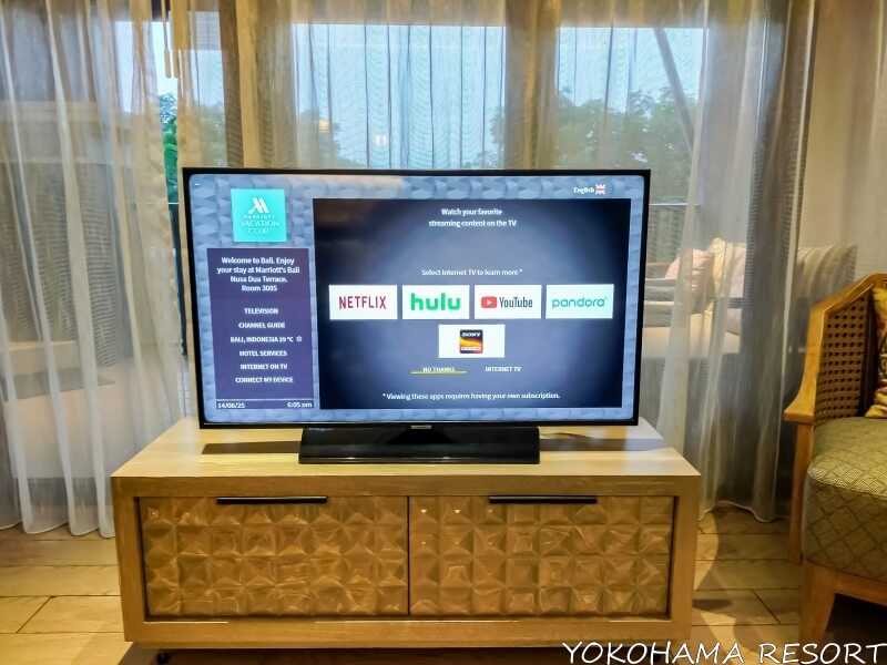 リビングのテレビ