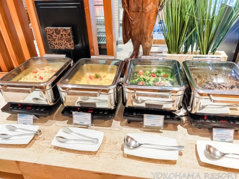 デンパサール国際空港のガルーダインドネシアラウンジ ホットミール