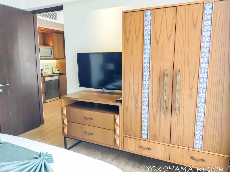 クローゼットとテレビ