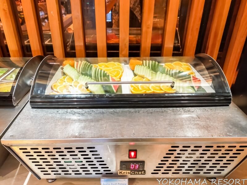 デンパサール国際空港のガルーダインドネシアラウンジ フルーツ