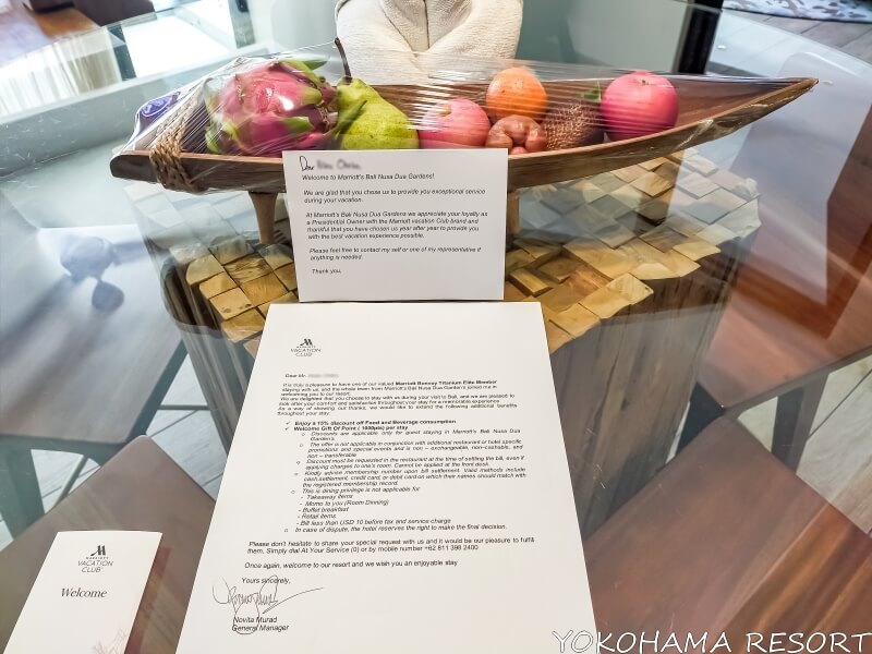 ダイニングテーブルに置かれたメッセージカード