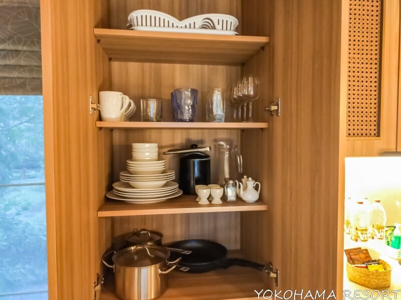 水切りカゴ、食器類、グラス、鍋、フライパン