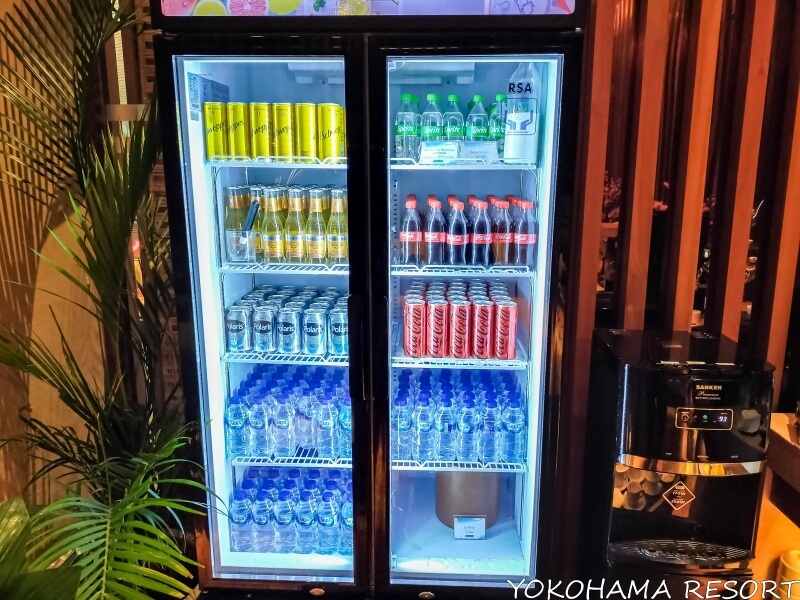 デンパサール国際空港のガルーダインドネシアラウンジ ドリンクコーナー