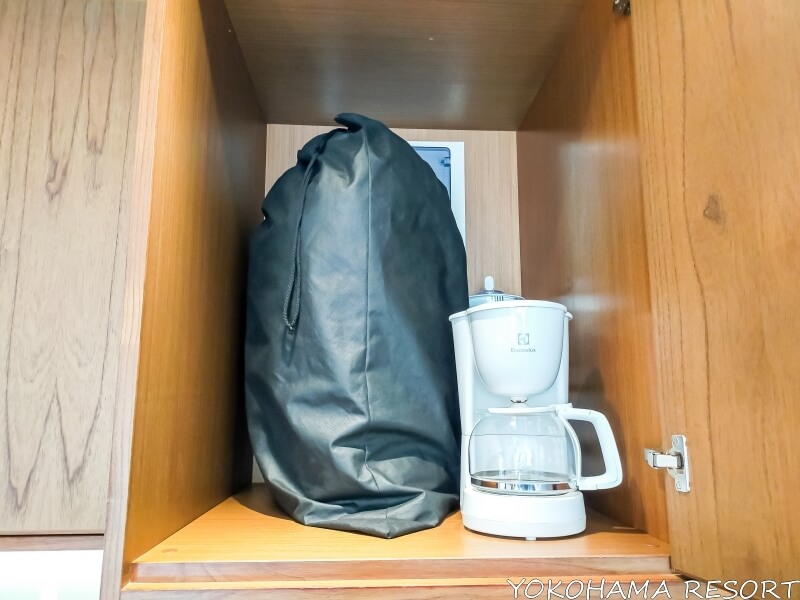 コーヒーマシーンと黒い袋