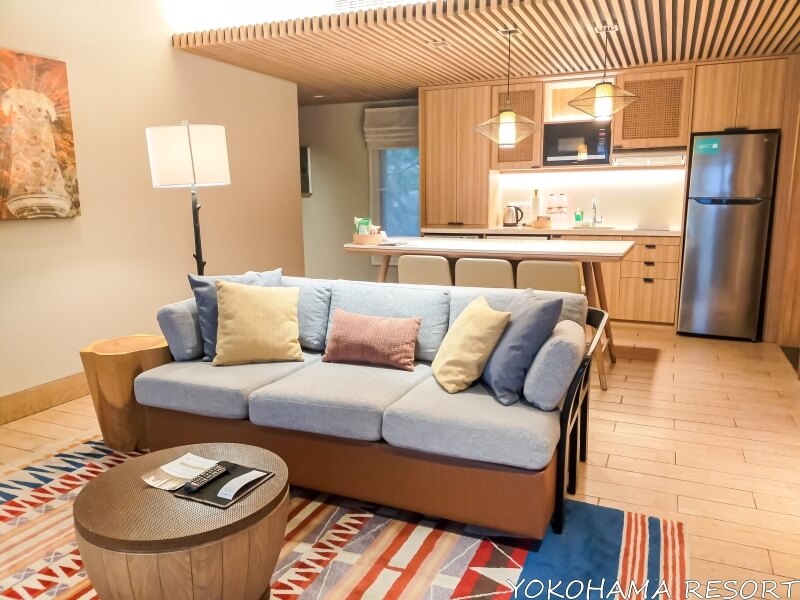 リビングルームとダイニングキッチン