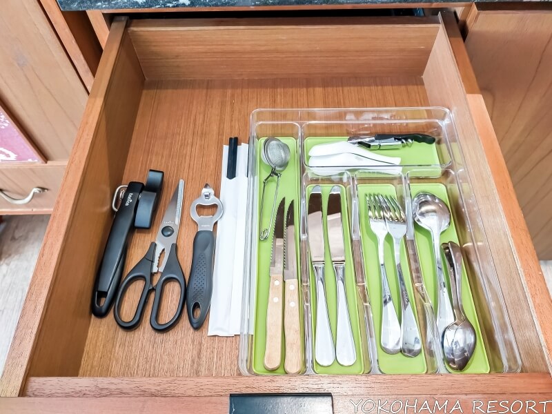 カトラリーとキッチンツール
