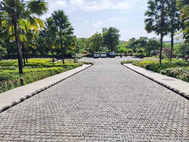 エントランスへのアプローチ