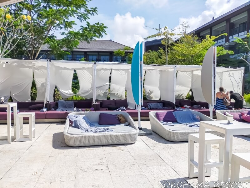 プールサイドのカバナ