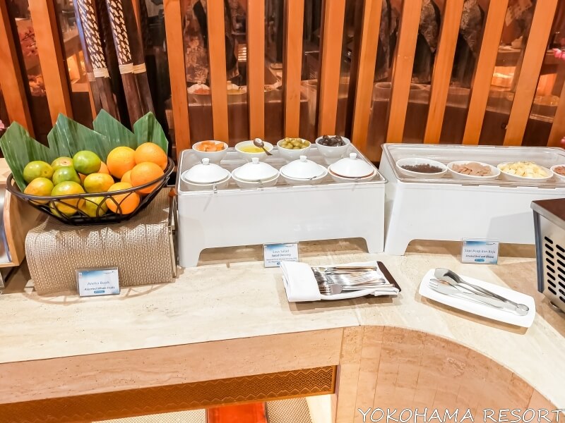 デンパサール国際空港のガルーダインドネシアラウンジ サラダバー