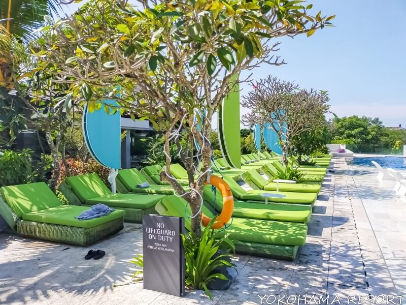 メインプールのプールサイド