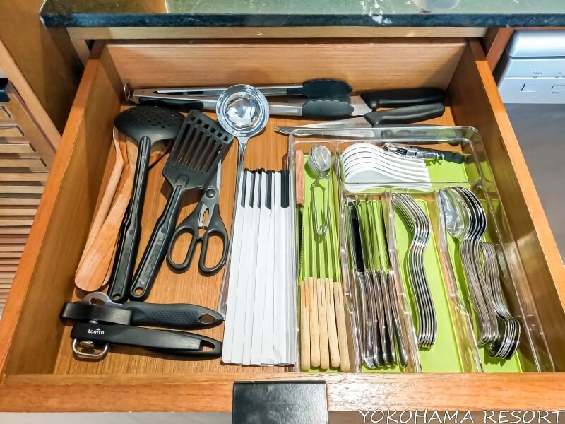 カトラリーとキッチンツール