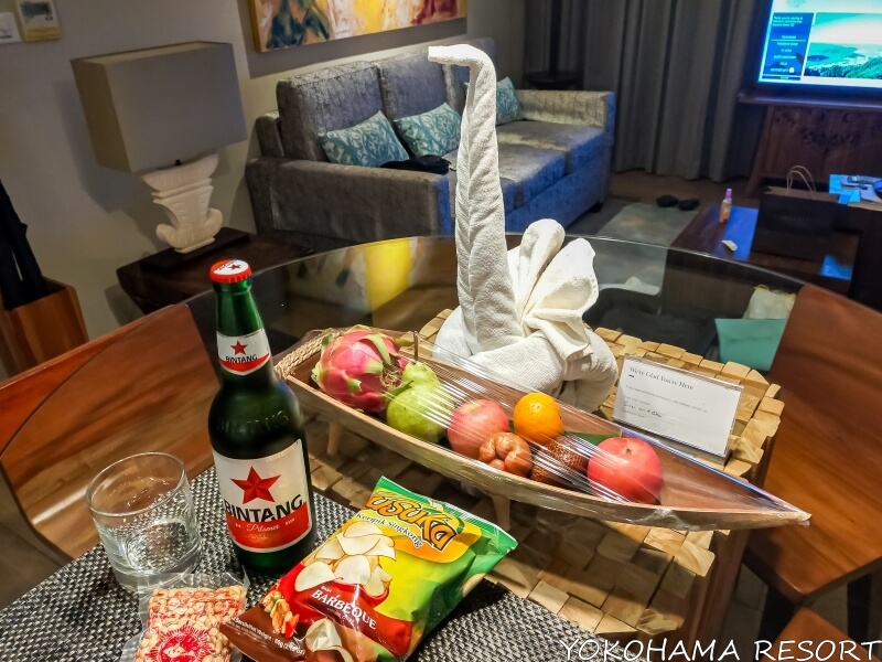 ダイニングテーブル