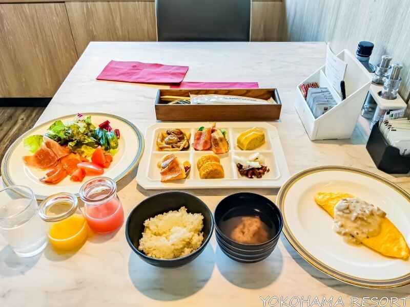 皿に取り分けた料理