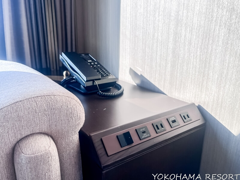 ソファー横のサイドテーブル