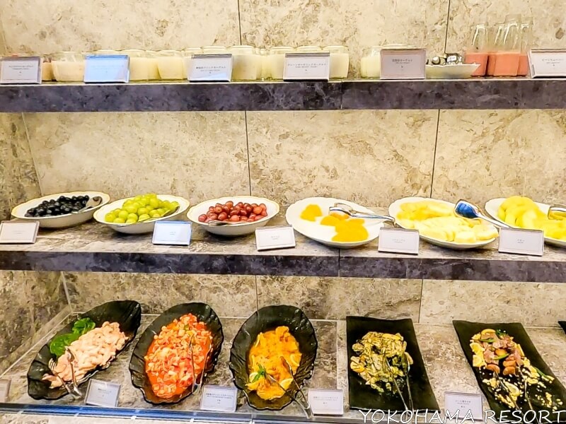 ヨーグルト、カットフルーツ、冷菜