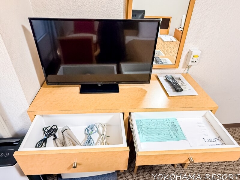 東京ビュック ツインルームのデスク