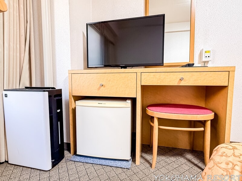 東京ビュック ツインルームのデスク