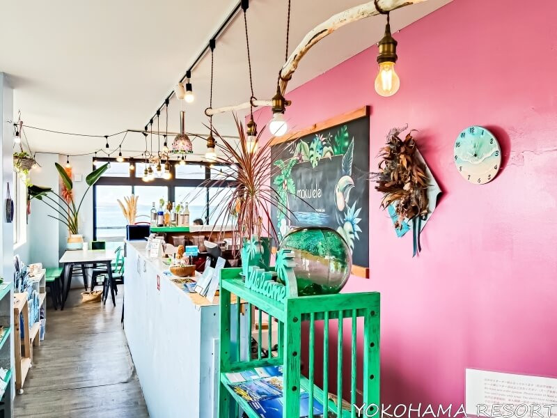 ハワイ風のMOKULELEの店内