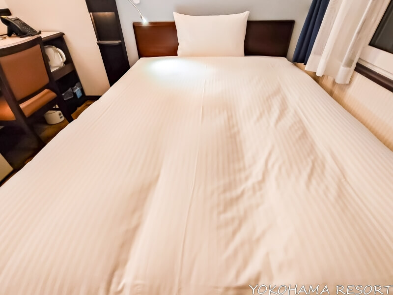 ダブルサイズのベッド