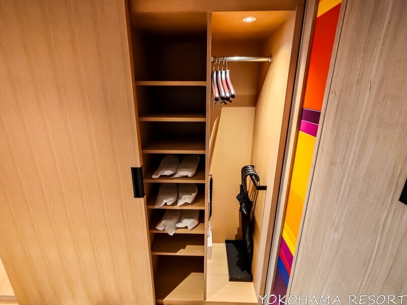 シューズラックとハンガー