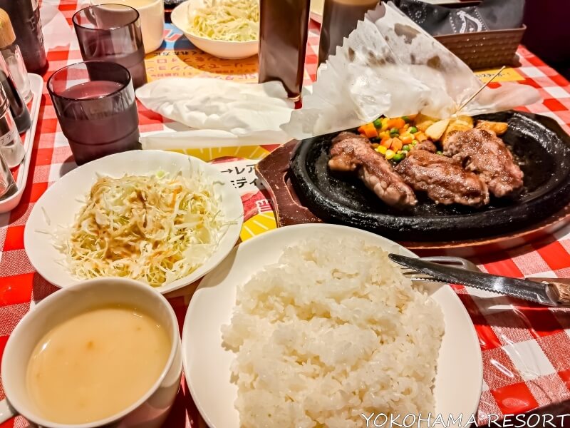 ジューシーカットステーキ200gとライス・サラダ・スープ