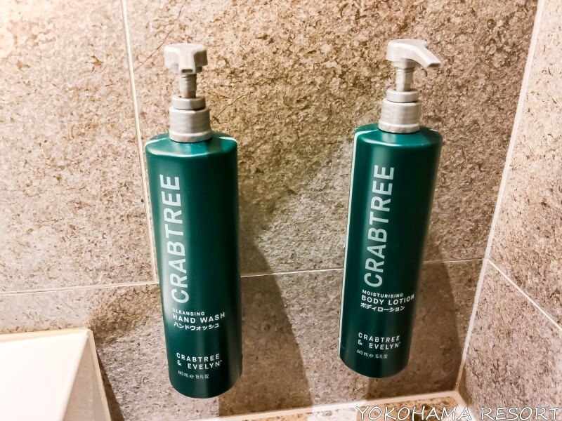 洗面台のハンドウォッシュとボディローション