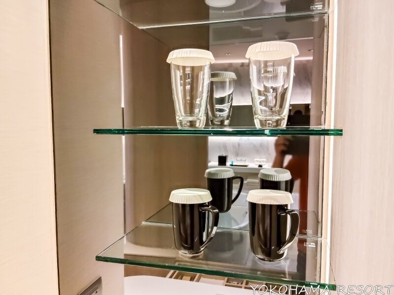 グラスとカップ