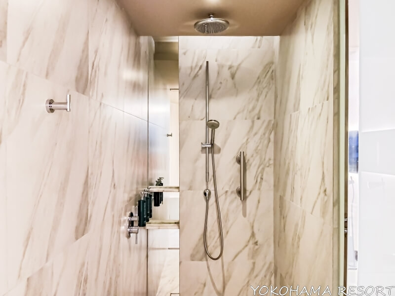 シャワーブース