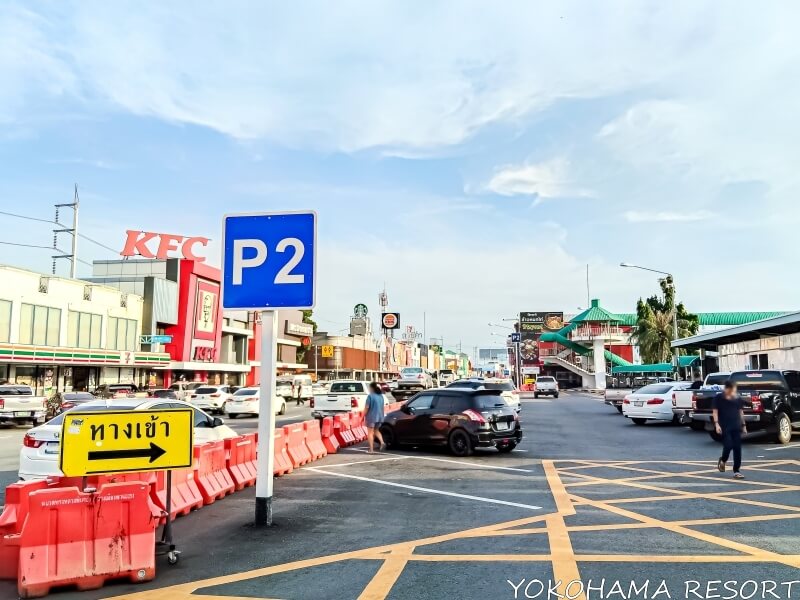 パタヤへ行く途中のパーキング