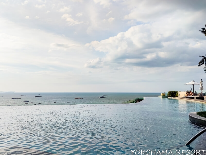 インフィニティプールと海