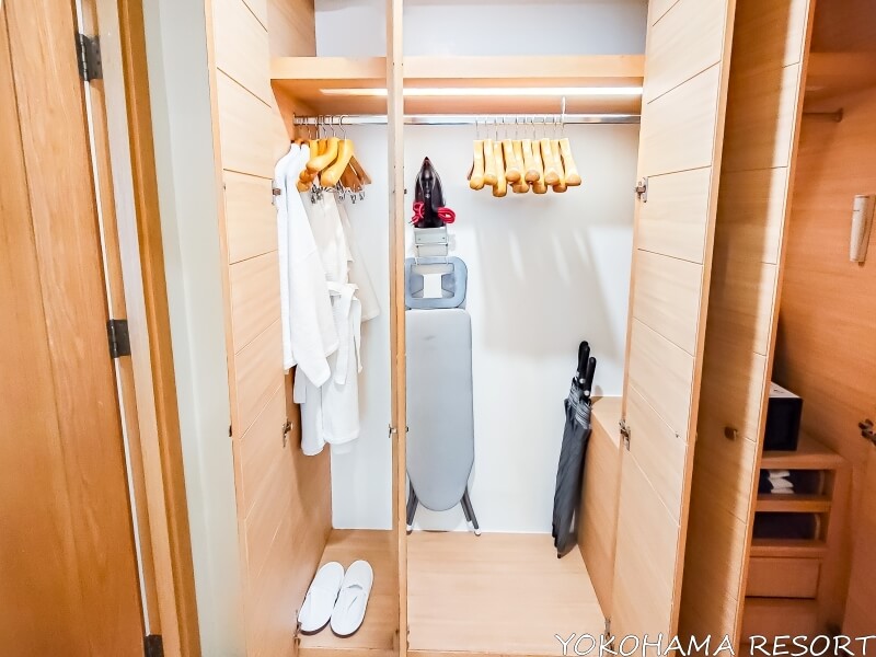 マスターベッドルームのクローゼット