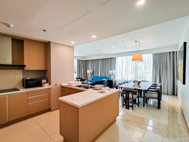 キッチン、リビングダイニング