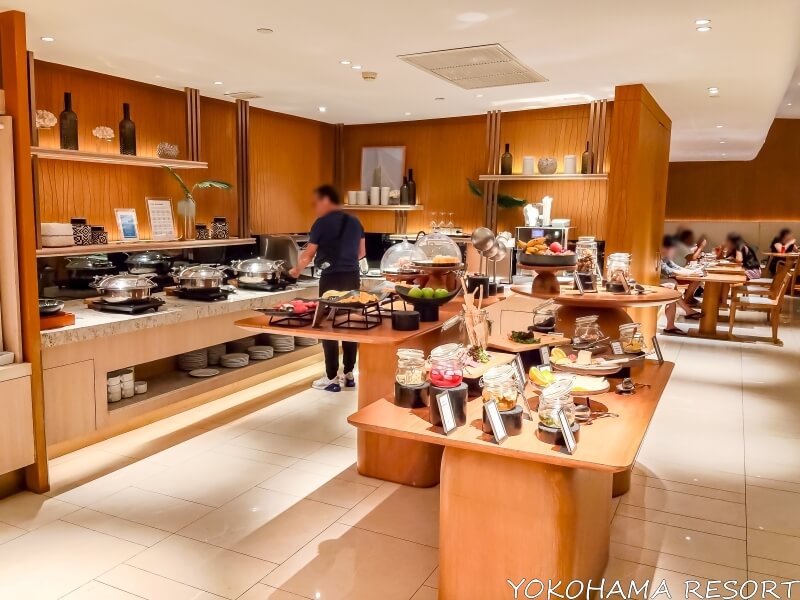 イブニングカクテルのブッフェ台