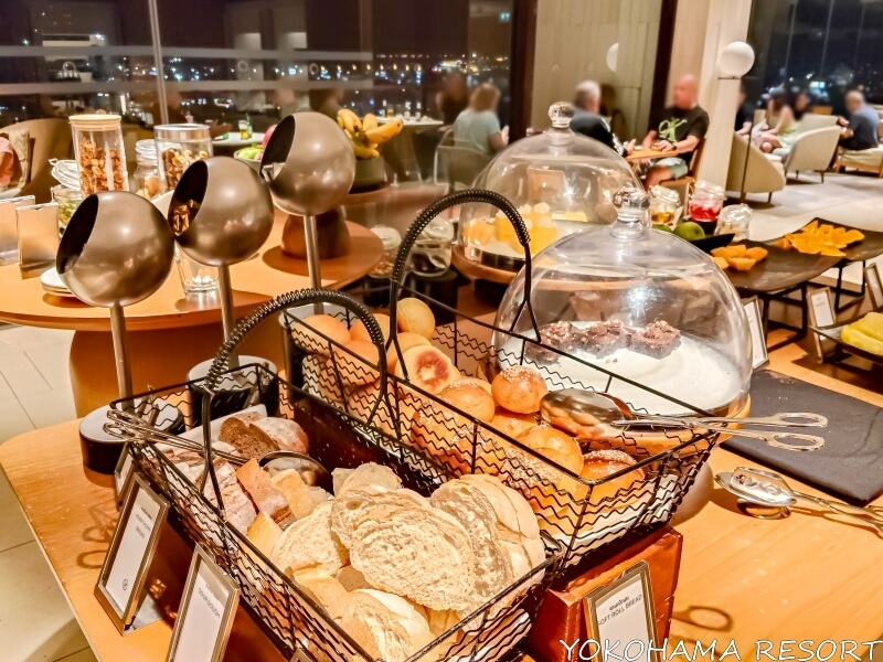 イブニングカクテルのフード(パン)